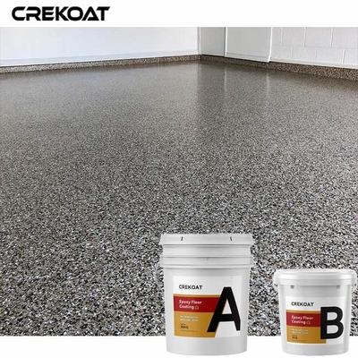 Şeffaf Topcoat Epoxy reçine zemin kaplama, çip yumurtalarıyla yayılmıştır