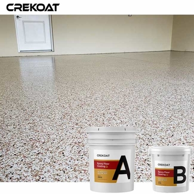 Şeffaf Topcoat Epoxy reçine zemin kaplama, çip yumurtalarıyla yayılmıştır