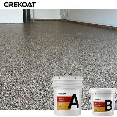 Şeffaf Topcoat Epoxy reçine zemin kaplama, çip yumurtalarıyla yayılmıştır